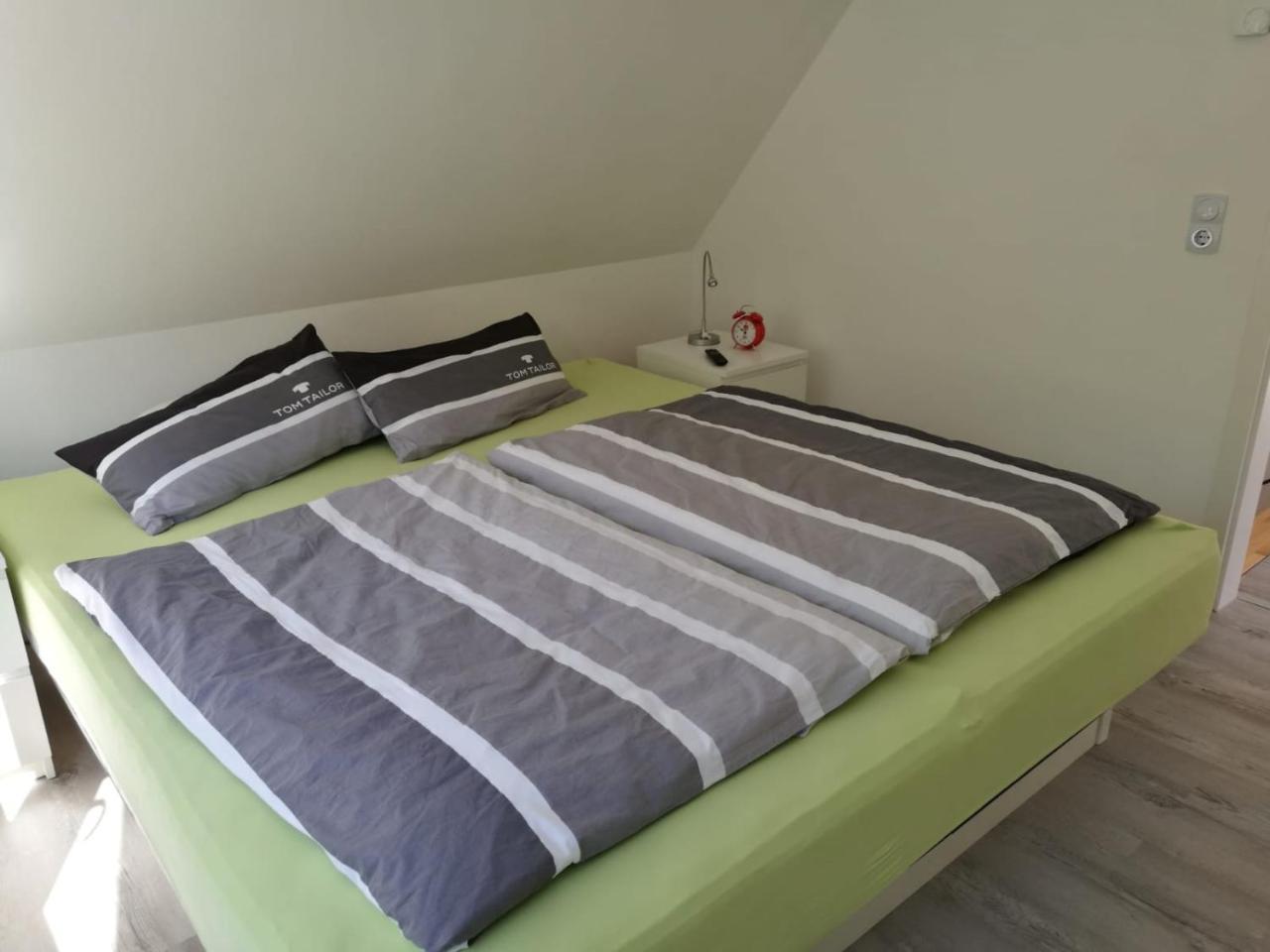 Ferienhaus Goermer Mit Wasserbett Schmölln Esterno foto