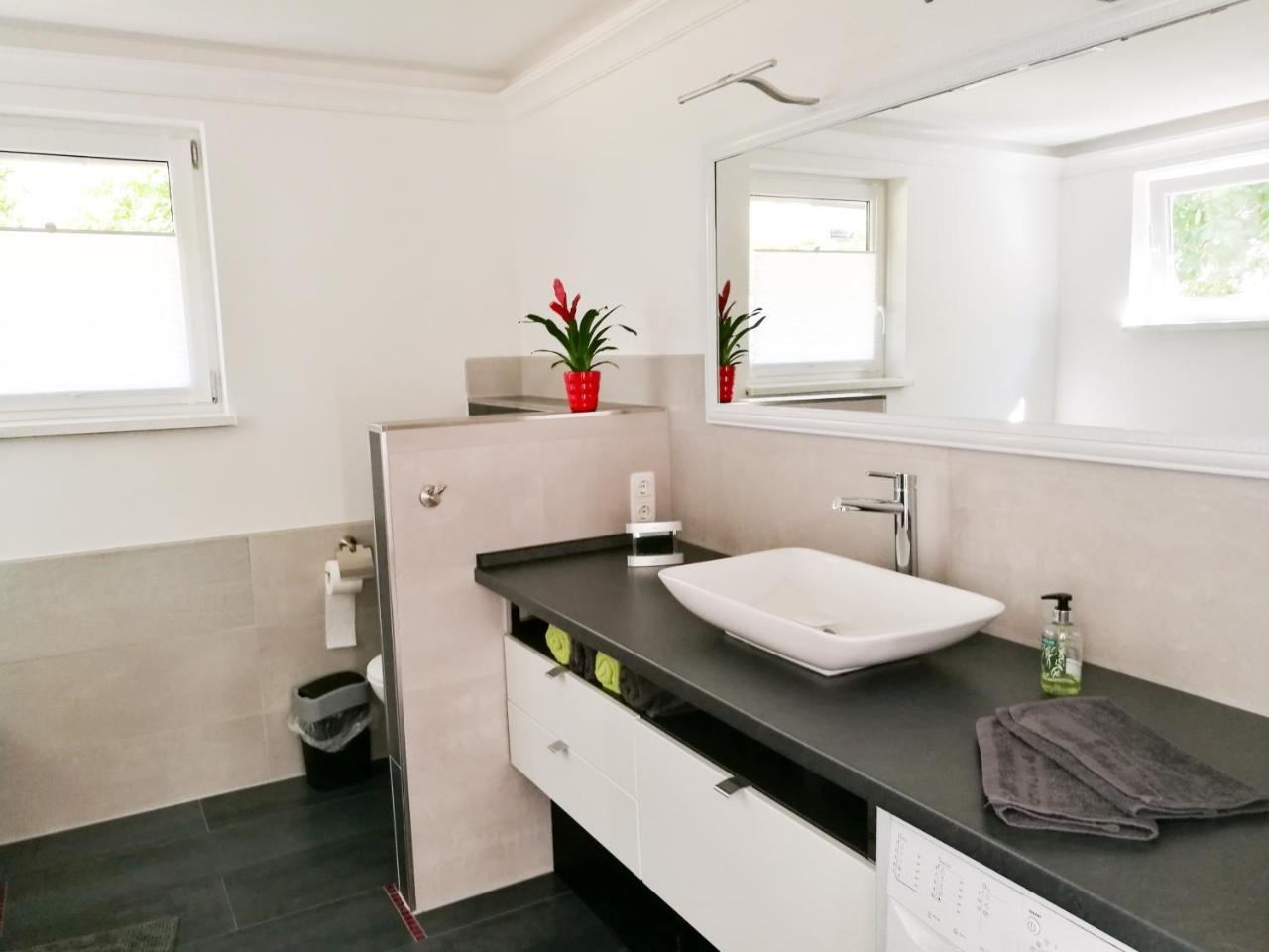 Ferienhaus Goermer Mit Wasserbett Schmölln Esterno foto
